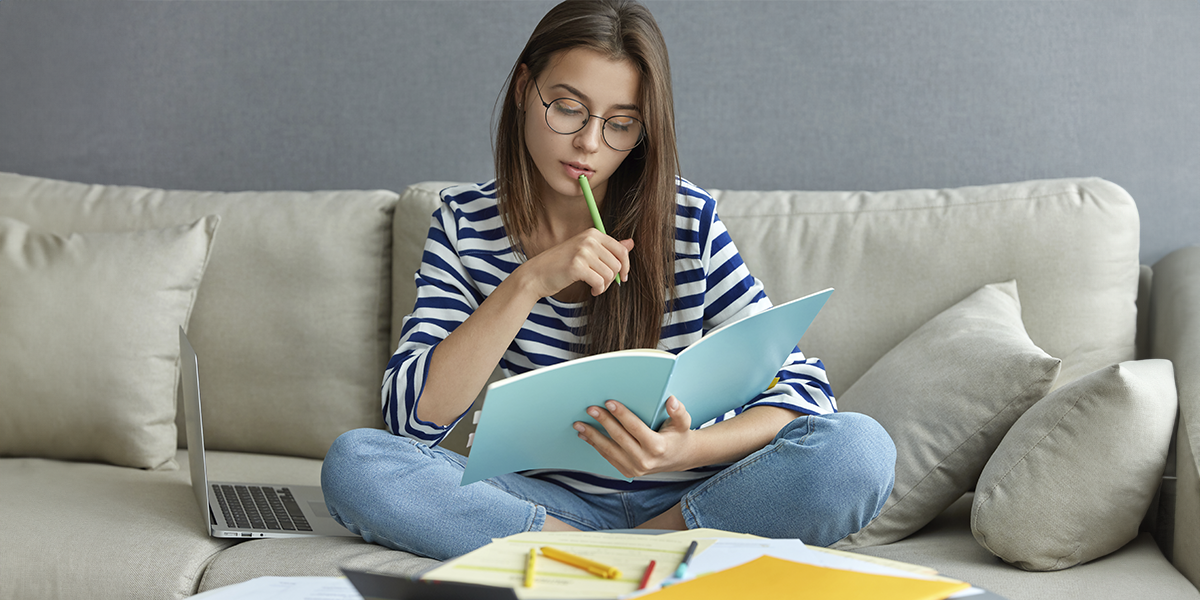 Como acompanhar e ajustar suas metas de estudo ao longo do ano